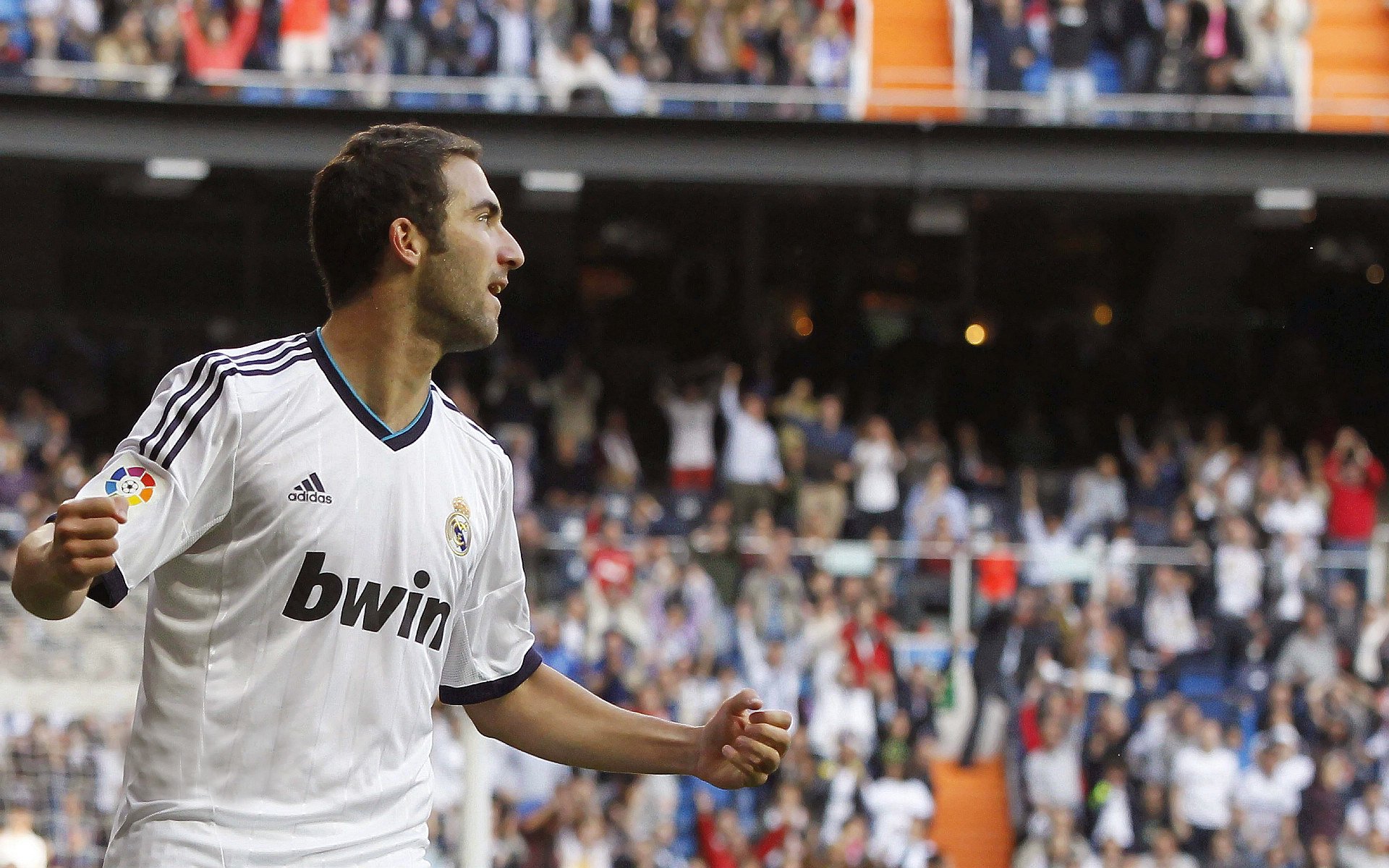 中国足球职业联赛裁判员选拔和培训机制完善，中国足球裁判员考试